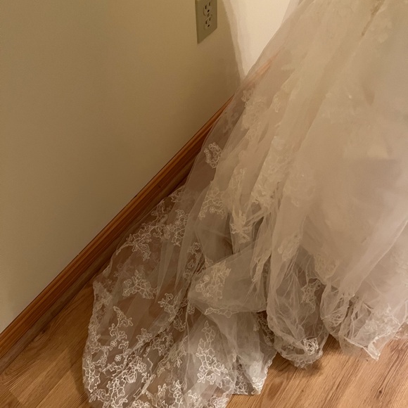 Casablanca bridal. Gorgeous beading - Picture 4 of 12